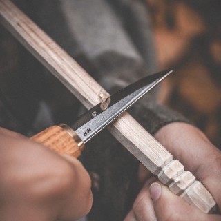 R113 Schnitzmesser mit kurzer Klinge, Maserbirke