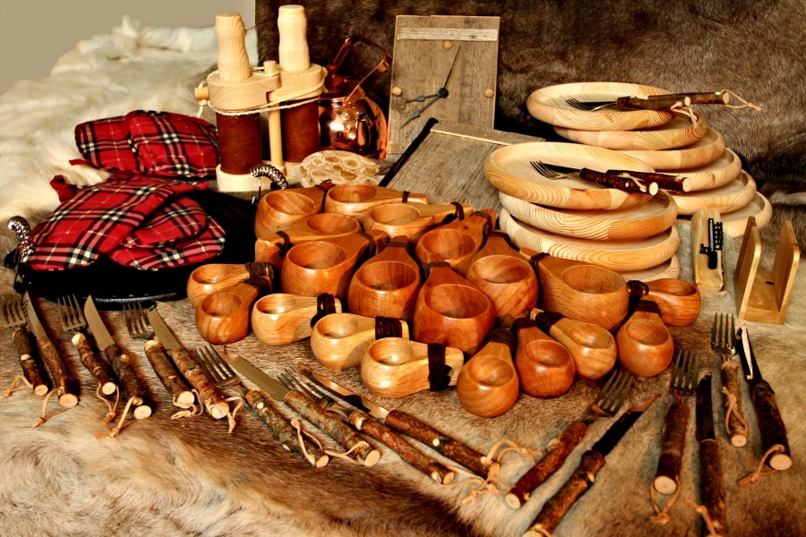 großes, optionales Lappland-Geschirr-Set für den traditionellen Gästeempfang
