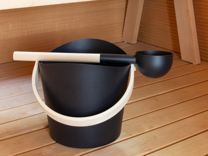21030078_Aufgusset-Musta-in-der-Sauna-2.jpg.