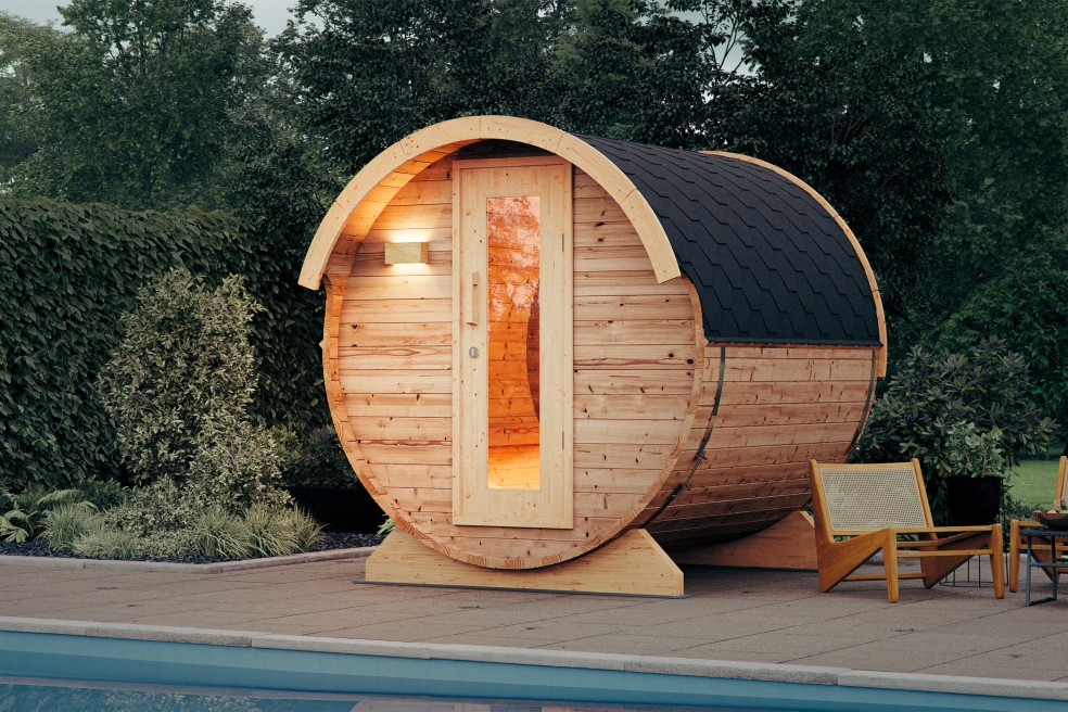 Fasssauna Basic von Finnwerk im Garten am Pool Thermoholz