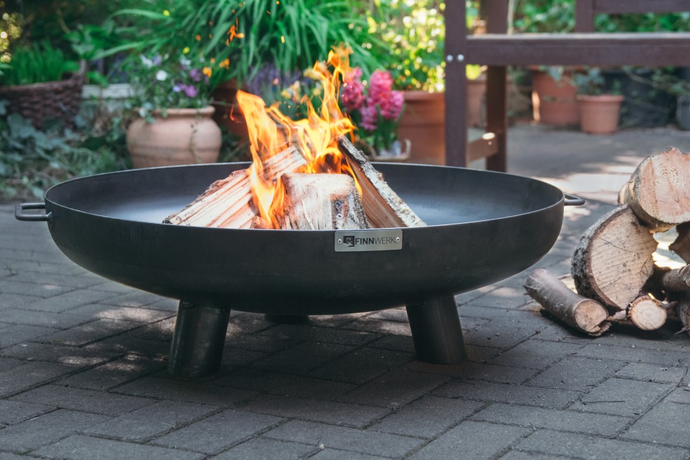 Feuerschale HARRI 80 im Garten - Knisternde Lagerfeuerstimmung auf der Terrasse