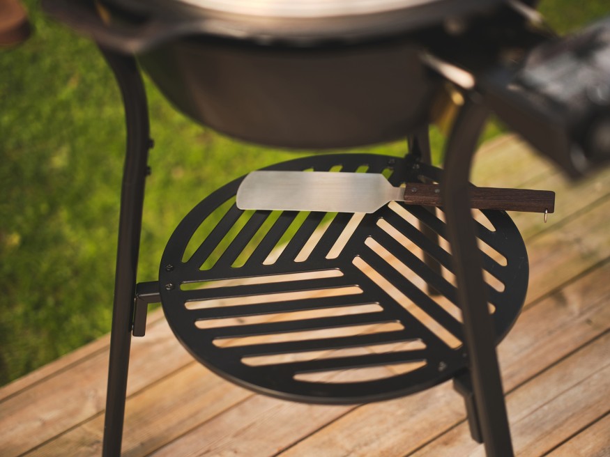 Grillspachtel lang am Gasgrill.jpg