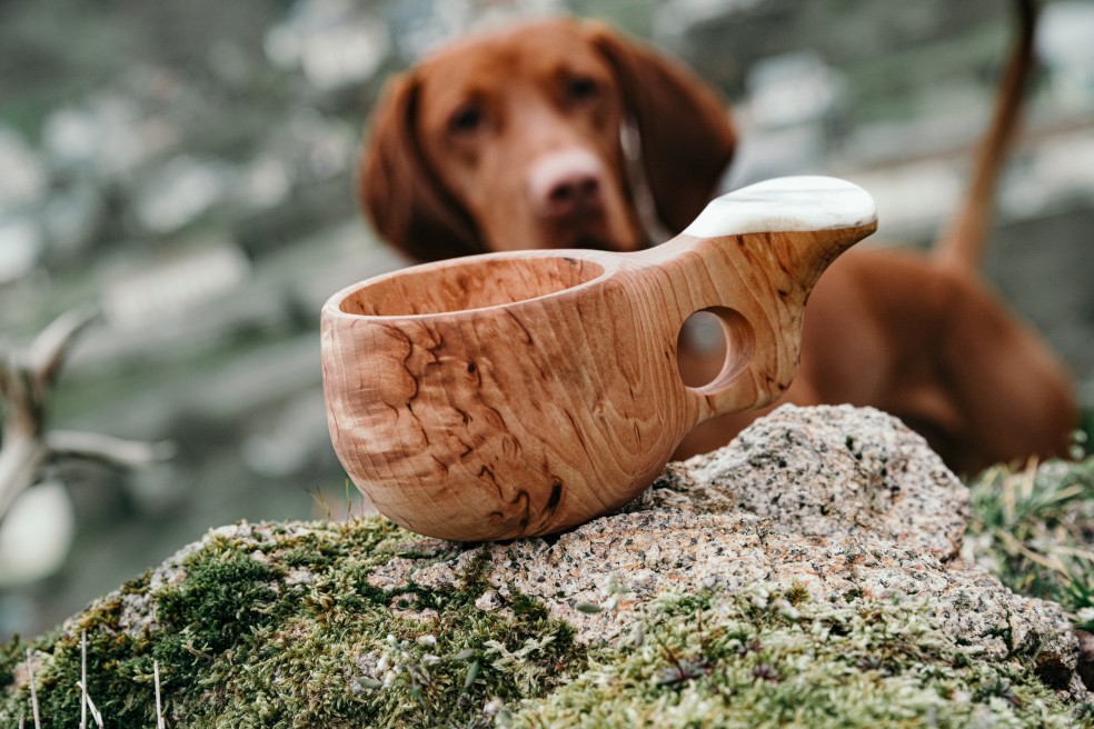 Holztasse Kuksa draußen 