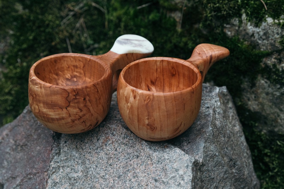 Kuksa finnische Holztassen im Vergleich