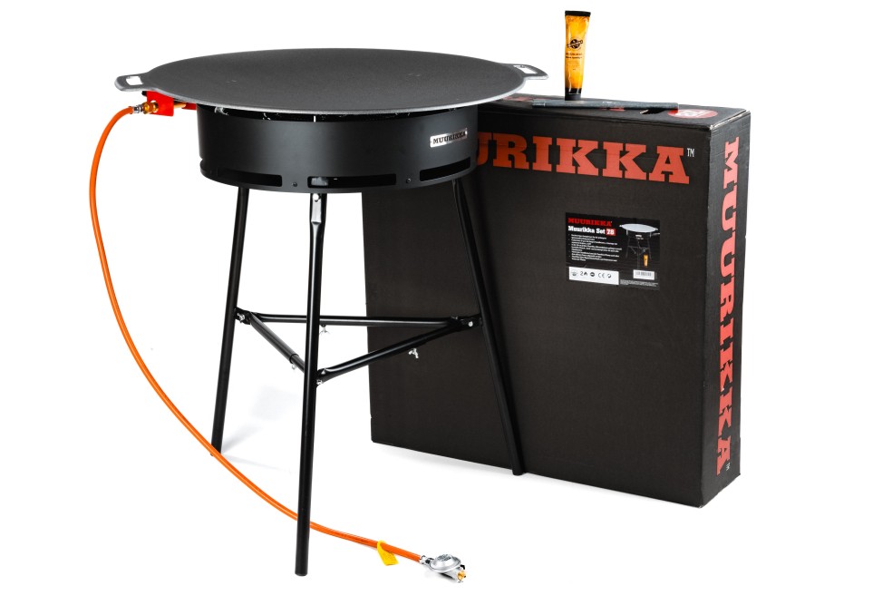 Muurikka-Kochset-Groß-78cm-Grillpfanne-50cm-Gasbrenner Studioaufnahme