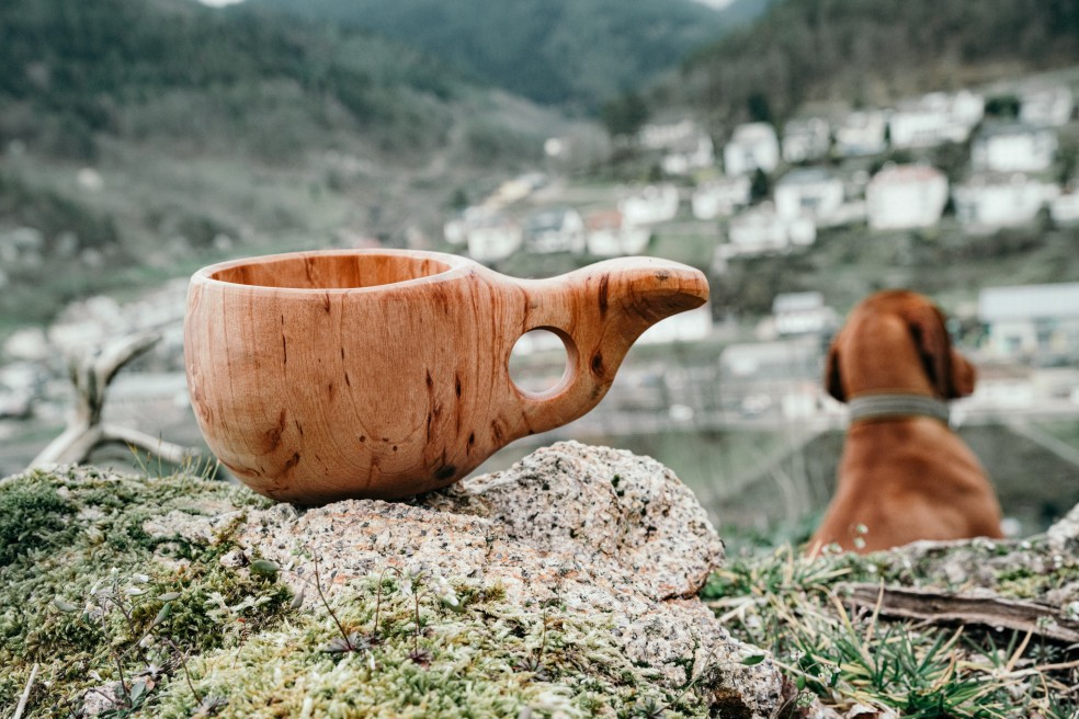Tolle Holztasse nach der Wanderung - aus Maserbirke