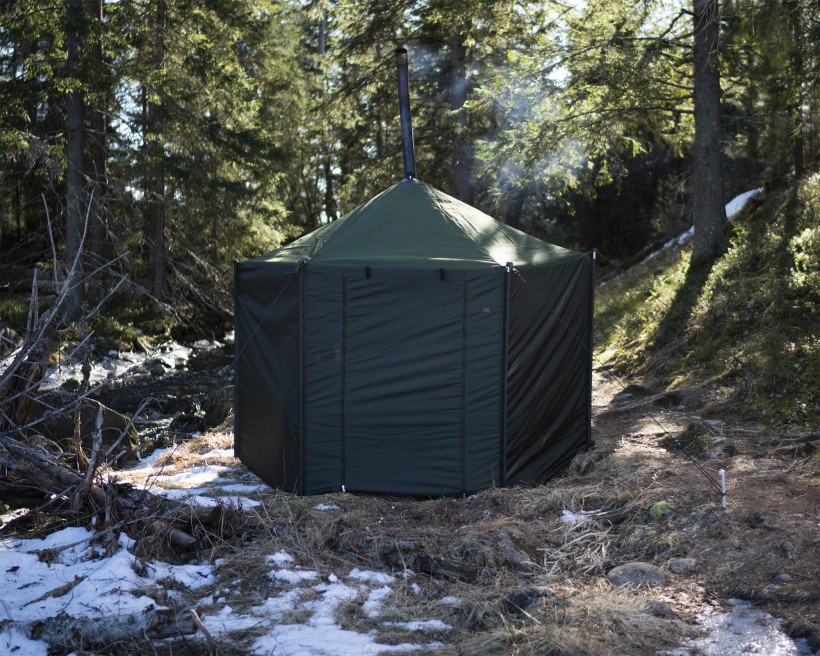 Zeltsauna Hiisi 4 hexagonal Freisteller mobile Sauna Savotta für unterwegs