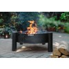 Nordisch schlicht im Design - Feuerschale MIKA von Finnwerk im Garten bei einem gemütlichen Lagerfeuer