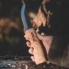 Roselli R100 Jagdmesser im Einsatz im Freien.jpg