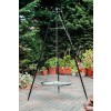 Schwenkgrill Dreibein im Finnwerk Schwenker im Garten, Edelstahlrost, Winkeleinstellung, perfekt für Terrasse