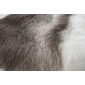 Vorschaubild: 11012176-Rentierfell-Sitzkissen-braun-weiß-nah-1