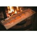 Vorschaubild: Lachsfilethälfte am Tundra Grill in der Kota auf dem Flammbrett