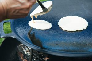 Pfannkuchen von der finnischen Feuerpfanne