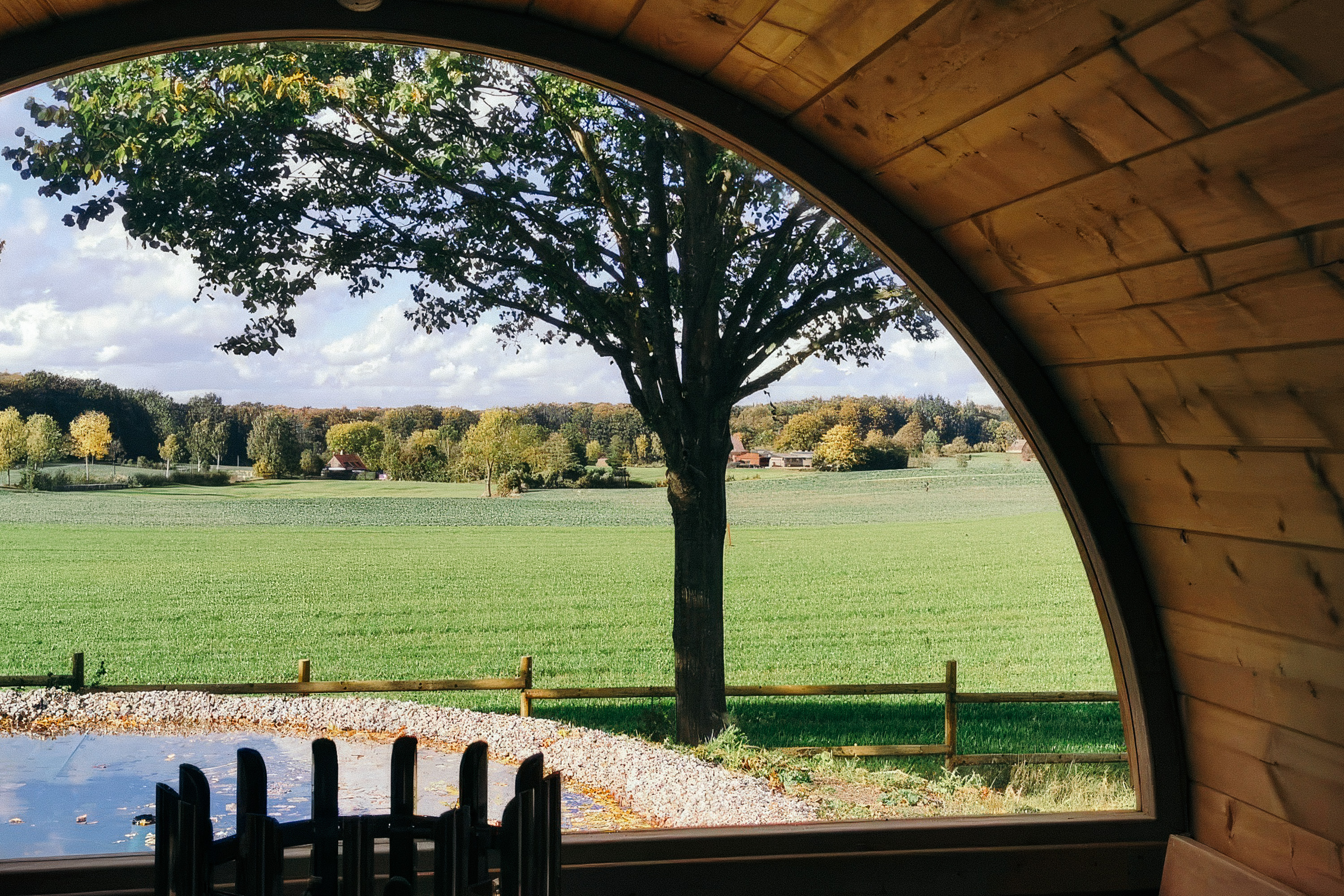 Panoramablick aus einer Finnwerk Fasssauna