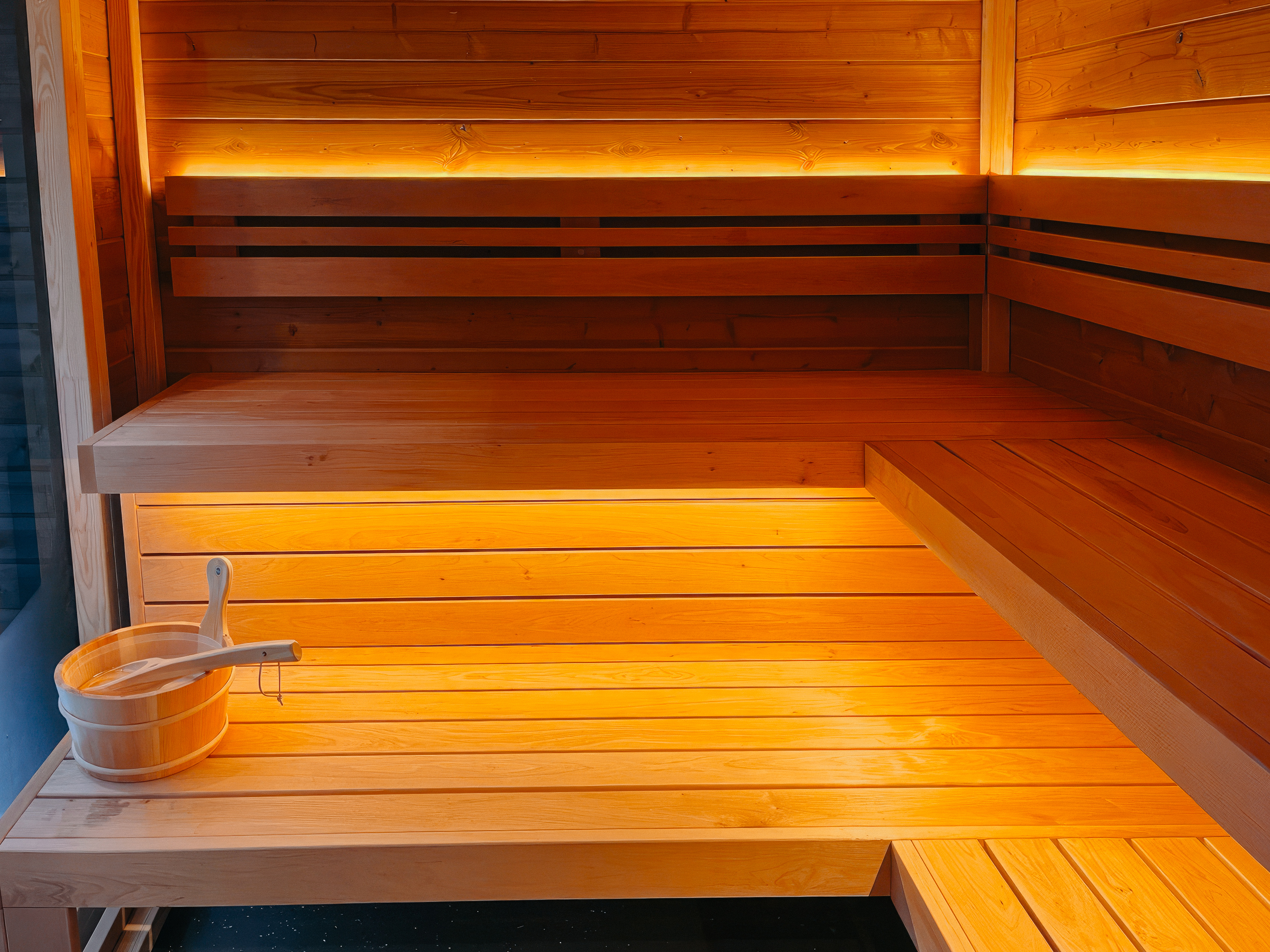 Beleuchtete Sauna von innen